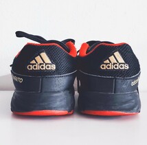 21cm◆adidas◆アディダス　キッズスニーカー　男女小学生　運動靴　黒紺赤 スニーカー 軽量 スポーツシューズ スポーツスニーカー_画像4