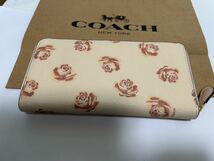 213 新品未使用 COACH コーチ 長財布 花柄 ラウンドファスナー アウトレット F31823_画像2