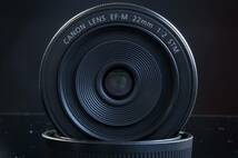 【極美品！実写確認済み】EF-M 22mm F2 STM キャノン　単焦点レンズ 　パンケーキレンズ　前後キャップ　おまけ付き EF-M222STM_画像2