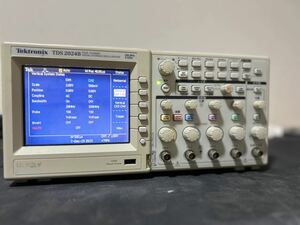 Tektronix TDS2024B OSCILLOSCOPE 200MHz 2GS/s TDS ディジタルオシロスコープ 