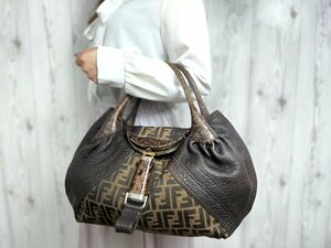 極美品 FENDI フェンディ スパイバッグ ズッカ ハンドバッグ トートバッグ バッグ ナイロンキャンバス×レザー 茶 A4収納可 66371