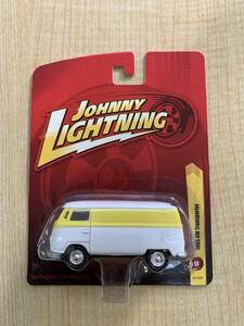 B【18 ホワイト/イエロー】 1965 VW TRANSPORTER JOHNNY LIGHTNING ジョニーライトニング TOMY 空冷VW パネルバン 1/64 ショートカード