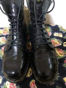 レア！　dr.martens ドクターマーチン Made in England エンボス　8ホール　クロコ　型押し　uk8 英国製　パンク　スキンズ　mod 26 26.5 