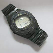 ○　SEIKO　セイコー　スピードマスター　A828-401A　1980年代　レア品　デジタル　クロノグラフ　ジウジアーロ　レアカラー　カーキ_画像3