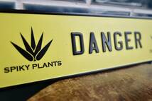 新品　DANGER　PLANTS ミニプレート　ユッカ　サボテン メタルサイン 看板 世田谷ベース インテリア アメリカンハウス メキシコ_画像2