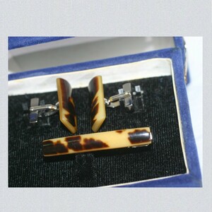 [ used ] beautiful gentleman for tortoise shell material . cloth . surface . using cuffs button necktie pin recommendation. 0B8-26-5