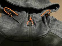 TULTEX胸ポケット黒、グレー柄入り、ロゴグレー、シルバー、ゴム紐蛍光色オレンジ、ストレッチ上下セット　サイズＭ_画像3