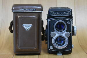 うぶ品　ヤシカ　yashica-Mat　二眼レフカメラ　2眼レフ　Lumaxar 1:3.2 1:3.5 f=80mm レンズ　ケース付　未確認 未整備品　ジャンク