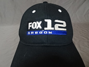 激レア USA購入 アメリカ企業モノ オレゴン州 ローカル テレビチャンネル【FOX 12 OREGON】 ロゴ刺繍入り キャップ ブラック 中古良品