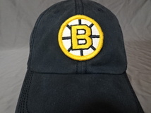 激レア USA購入 NHL 北米アイスホッケー ボストン ブルーインズ【Boston Bruins】【B】ロゴ刺繍入り キャップ ブラック 中古良品_画像1