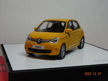 1/43 NOREV ディーラー特注 RENAULT TWINGO III Jaune Mangue 2014 ルノー トゥインゴ マンゴーイエロー_画像2