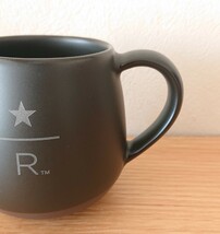 新品★STARBUCKSロースタリー 中目黒 リザーブ スターバックス スタバ マグカップ 限定 黒 コーヒーカップ_画像2