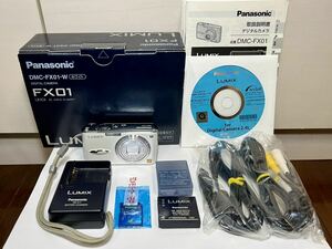 【希少品】中古Panasonic LUMIX FX01-W 液晶保護フィルム付きとマリンケース（未使用）のセット パナソニック