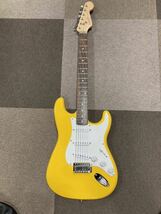 ★Fender フェンダー Squier スクエアー エレキギター イエロー Squier START★GA-30 KORG　2個他付★_画像1