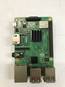 RasberryPI3 modelB+ UK品/カメラコネクタ留め具無し/交換用のおそらく動かないRasPIをセットで