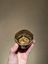 ※特別出品【 伝世 黄瀬戸 入隅盃 】.... 志野 織部 猿投 太白 蕎麦猪口 茶道具 陶片 目の眼 古染付 魯山人 仏像 仏教美術 信楽 古九谷_画像3