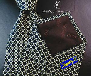 【美品】Yves Saint Laurent/サンローラン ネクタイ　黒地／ブランドロゴ入り小紋柄　２本以上ご購入で送料無料　S133　