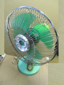 　昭和レトロ　昔の　扇風機　緑色　東芝　D-30P326