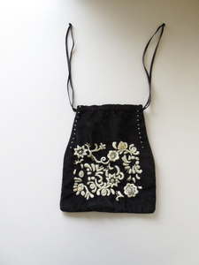 Khadi and Co / カディ アンド コー VELVET EMBROIDERED BAG BLACK * 刺繍 バッグ 巾着 ベルベット