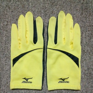 ★【中古品】MIZUNO(ミズノ)　手袋(グローブ)　Mサイズ　黄色、黒　たぶんゴルフ用かと思います(^_^;)