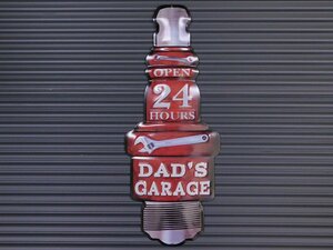 送料￥350【GARAGE PLUG・ガレージ プラグ】※《エンボスメタルサイン》 アメリカン雑貨　エンボス看板　ブリキ看板　56