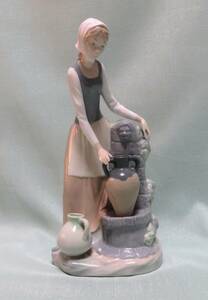 Wし1701●LLADRO　リヤドロ　少女　女性　水汲み　陶器人形　置物●