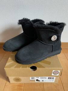 美品　UGG アグ　ミニ ベイリー ボタン ブリング　ブラック　表示サイズ6　23〜23.5cm 正規販売店にて購入