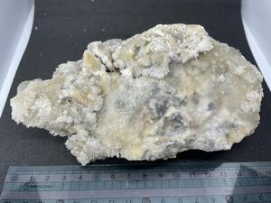 国産鉱物　北海道士別市石灰採掘場の方解石結晶（B)