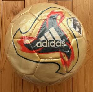 ★未使用 adidas/アディダス サッカーボール 2002 FIFA 日韓ワールドカップ AS5505 5号/ゴールド/検定球