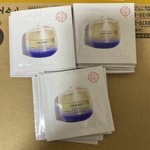 資生堂SHISEIDO バイタルパーフェクション ULファーミング クリーム エンリッチド 薬用美白クリーム1.5g × 30包 新品未使用_画像1