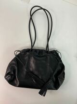 営SR771-80◆ GUCCI／グッチ 001・4403・3444 巾着 タッセル ブラック レザー 肩掛け ショルダーバッグ _画像2