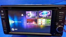 (I)1円スタート カーナビ ダイハツ純正 QY-1140 CD/DVD/BT/TV/ラジオ/地図データ年式不明/動作確認初期化済み　(4899)_画像2