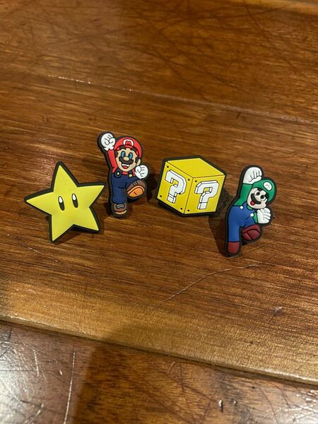 スニーカーアクセサリー　マリオ4点