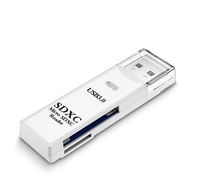 新品　SDカードリーダー　SD/SDHC/MicroSD/MiniSDの書き込み、読み込み可能　USB3.0　高速転送　ホワイト