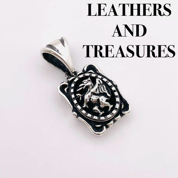 LEATHERS AND TREASURES スクエアクレストペンダント