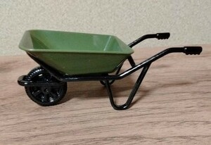 ミニチュア 工事現場 猫車 一輪車 1/12スケール ドールハウス バービー ジオラマ シルバニア リカちゃん フィギュア 昭和レトロ figma