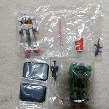 ガンダム フィギュア MAGNET ACTION 激闘編 機動戦士ガンダム RX-78-GUNDAM MS-06 ZAKUⅡ 2体 ガンダム ザク_画像1