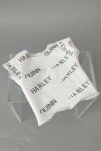 ホットトイズ 1/6 ハーレイ・クイン（コーションテープ版） 【Tシャツ】 『ハーレイ・クインの華麗なる覚醒』 検索:ジョーカー バットマン