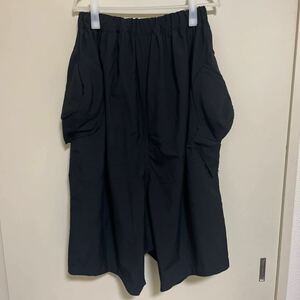 COMME des GARCONS コムデギャルソン　貼り付け立体ポケット付き　バルーンサルエルパンツ　ウール100％　ブラック　黒