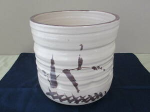 　陶器製火鉢： 円筒形・手あぶり・インテリア・工芸品・和風・美品