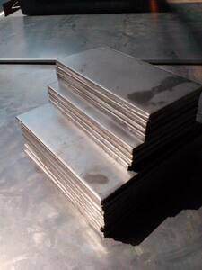 鉄板切板　9ｍｍ厚50ｍｍｘ200ｍｍ（0.7kg）