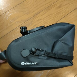 極美品 GIANT防水サドルバッグ ロードバイクやクロスバイク等に