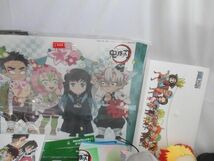 【同梱可】中古品 アニメ 鬼滅の刃 ワンピース 他 ぬいぐるみ クリアファイル ハンドタオル ポーチ 色紙 缶バッチ 等_画像3