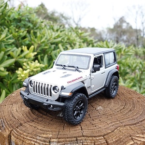 【送料350円】ＪＥＥＰ ＲＡＮＧＬＥＲ ミニカー 幌あり ジープ・ラングラー シボレー アメ車 シルバー(生産終了）