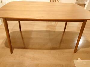 ダイニングテーブル　ウォールナット オーク１３５ｃｍ　天然木 テーブルのみ　単品　長方形