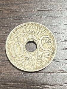 フランス 1926 10サンチーム 穴あき メイル 兜 外国コイン 硬貨 アンティーク コレクション 流通/現状品 送84 同梱可