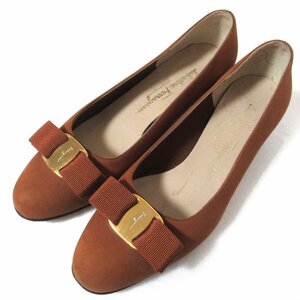 Красивые насосы Salvatore Ferragamo Salvatore Ferragamo Nubuck Leather Vala Ribbon Размер 6C 23,5 см Эквивалент верблюжьей × золотой металлической фурнитуры