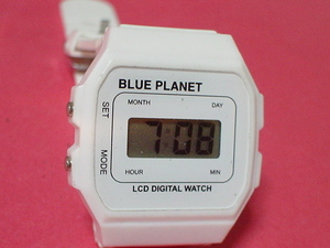 BULE　PLANET　LCD　デジタル腕時計　角型　ホワイト