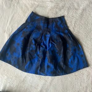 GAP●AラインふんわりフレアースカートXXS●青×黒花柄●膝上丈細身ゴシック