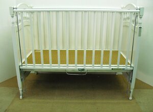 9735* Familia familiar wooden * crib * used *